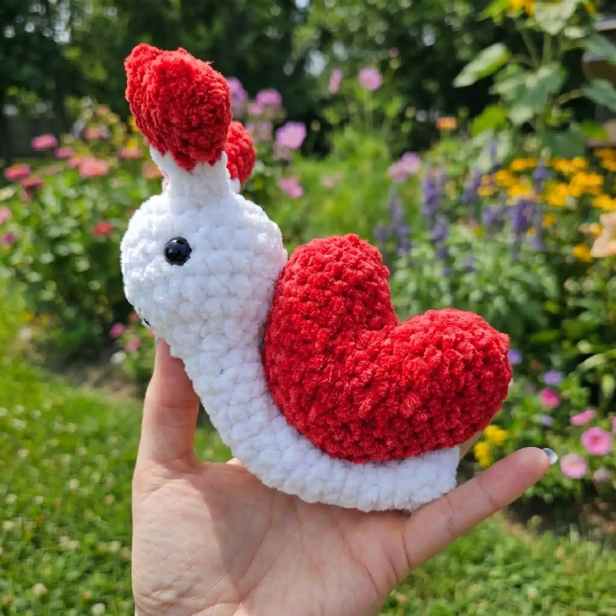 Shelva the Valentine Snail