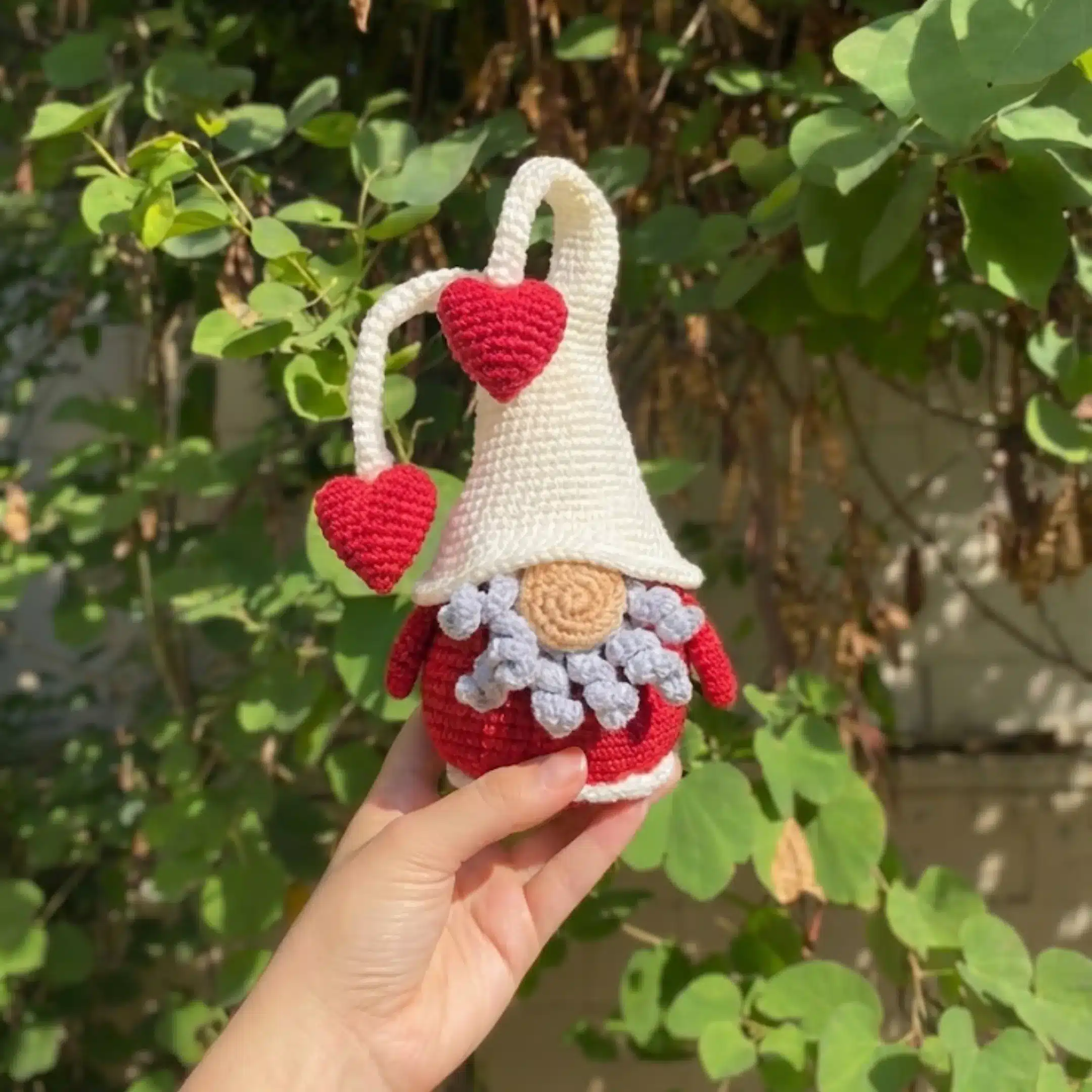 Valentine's Gnome with Hearts (3) Valentine's Gnome with Hearts