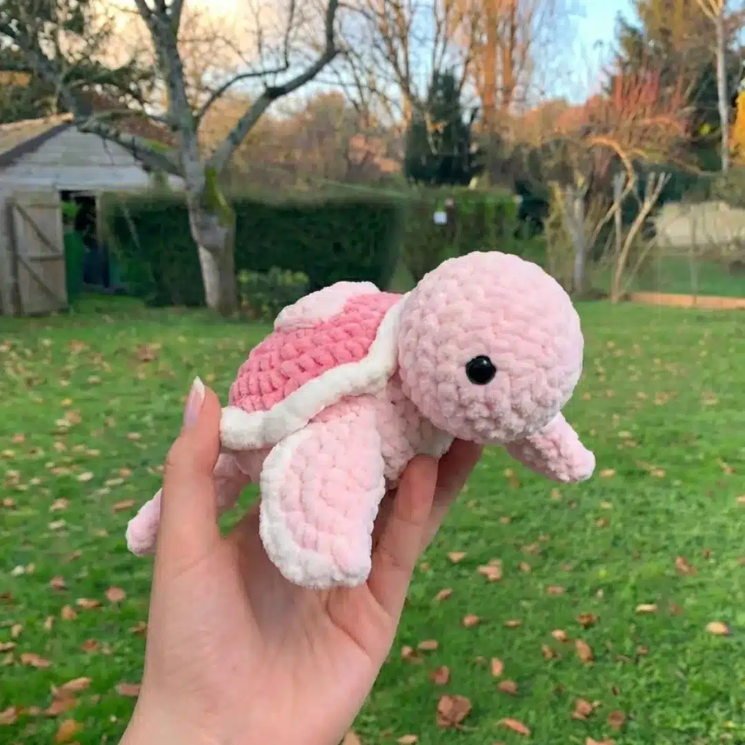 Valentine's turtle crochet pattern