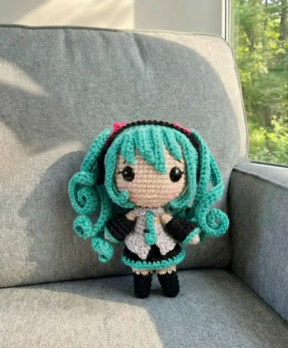 hatsune-miku-amigurumi-crochet-pattern-cute-toy-art-doll-tutorial-1 Handmade Hatsune Miku crochet toy art doll finished in anime style
